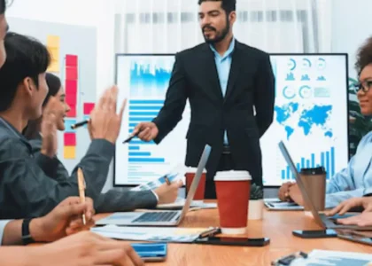 Illustration représentant la transformation des objectifs stratégiques en actions concrètes et mesurables dans une entreprise.